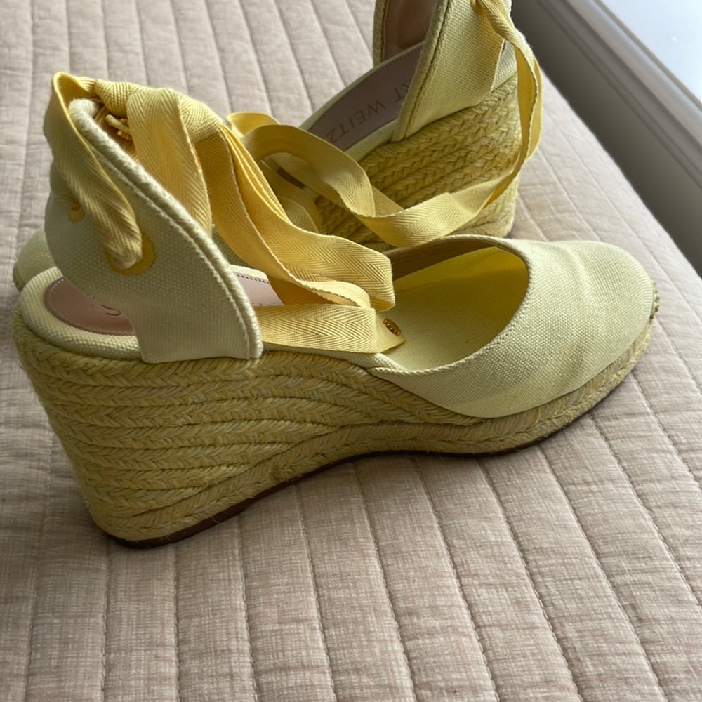 A beautiful yellow lace up wedge almost new